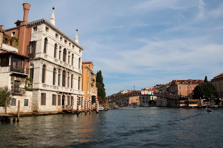 Le Grand Canal et le Pont dell'Academia, Venise (Italie)