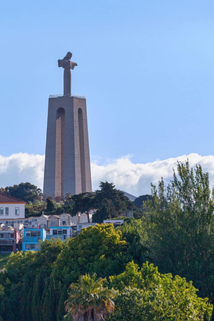 sanctuaire du christ roi est monument catholique almada portugal 